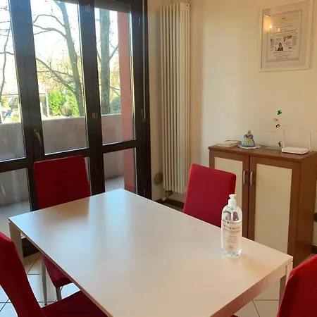 Free Parking, Close To The Train Station And The Duomo דירה